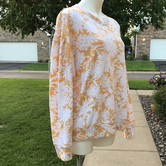 💙Sundry Crew Neck Yellow and White Floral Print Swaetshirt - Picture 9 of 14